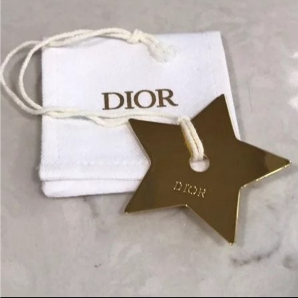 DIOR Gold Tone Star Charm Ornament
Comes with Cloth Bag - Picture 7 of 7